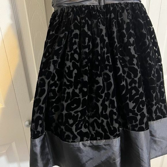 Betsey Johnson Strapless Fit and Flare Dress Size 0 - Picture 4 of 8